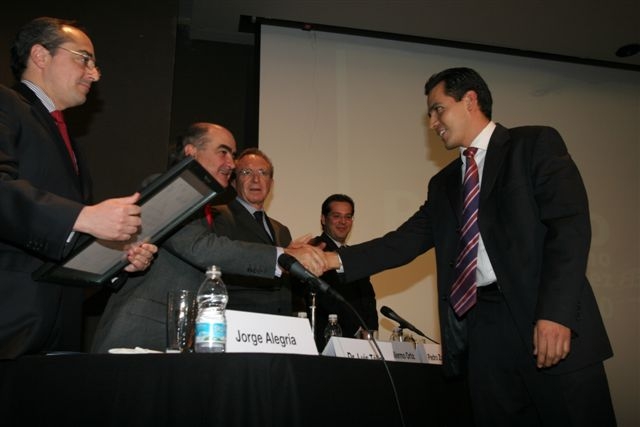 Descripci�n: http://www.mexder.com.mx/MEX/GRA/participante%202.JPG